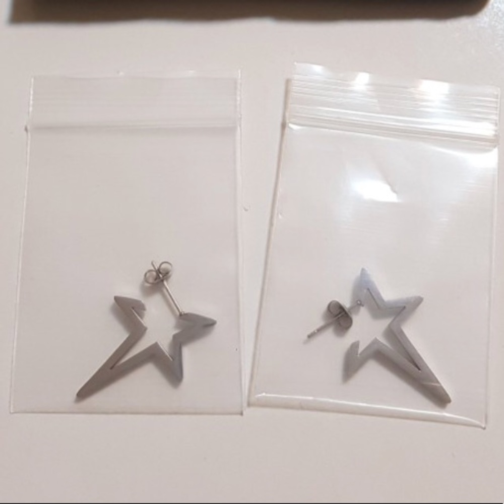 🆕 CARINA Star Earrings - Picture 4 of 8
